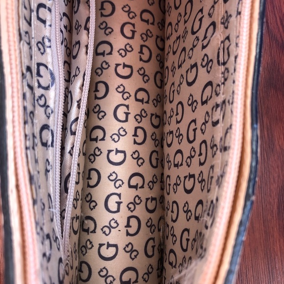 Guess Purse - Good condition 🌸 - Picture 3 of 6